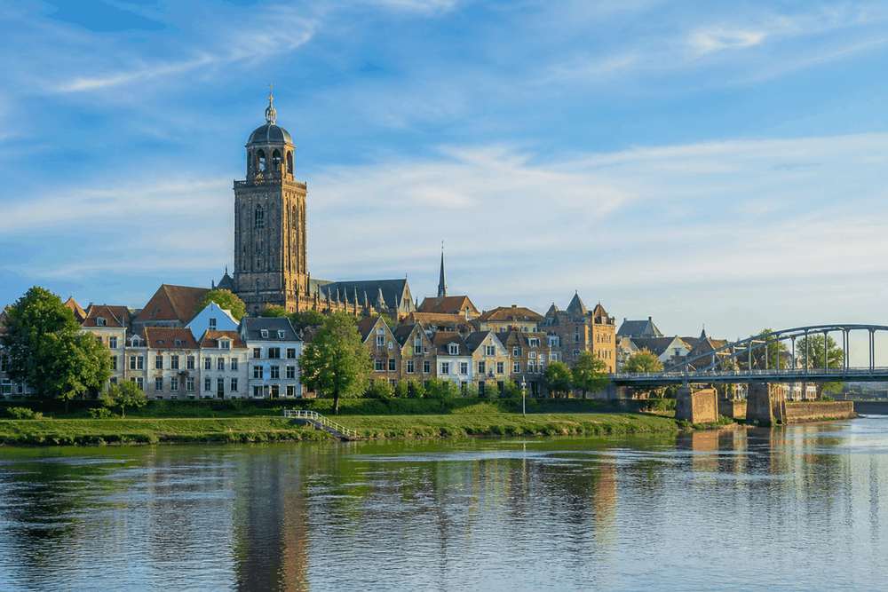 Deventer skyline aan de IJssel